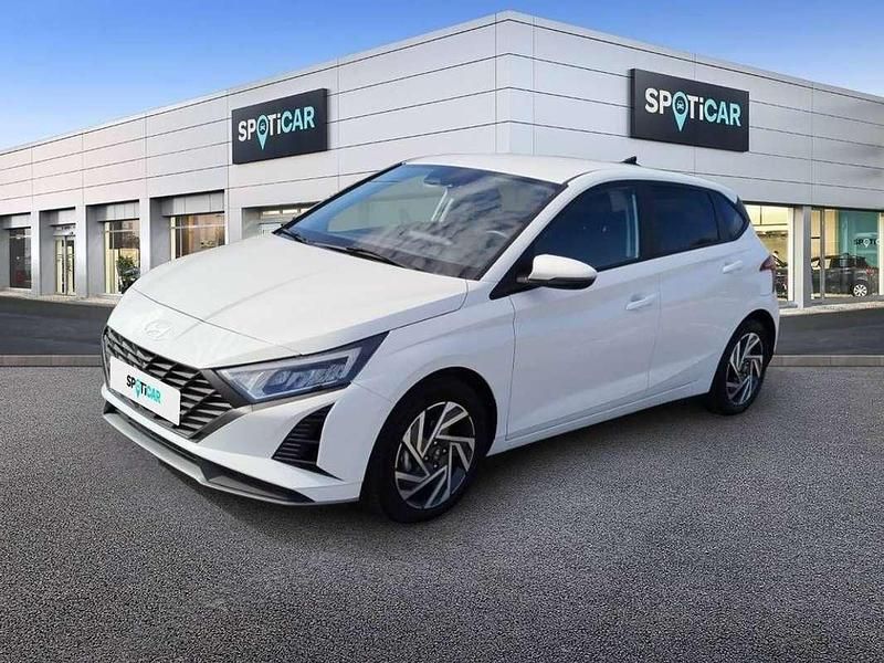 Usado Hyundai i20 80 CV (58 kW) 2024 Blanco Utilitario