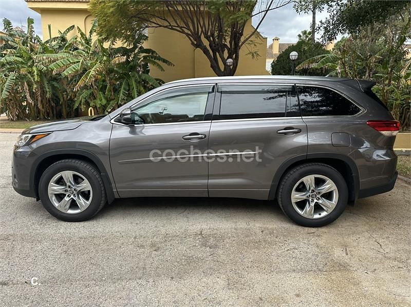 Usado Toyota Highlander Luxury 246 CV (180 kW) 2021 Gris / plata SUV