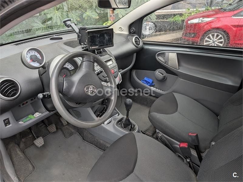 Gris / plata Usado 2005 Toyota Aygo Utilitario | 2999 € (Buen precio) - Imagen 1/4