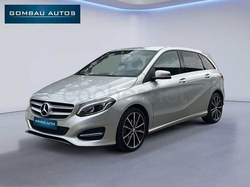 Usado Mercedes B180 AMG line 109 CV (80 kW) 2015 Gris / plata Monovolumen