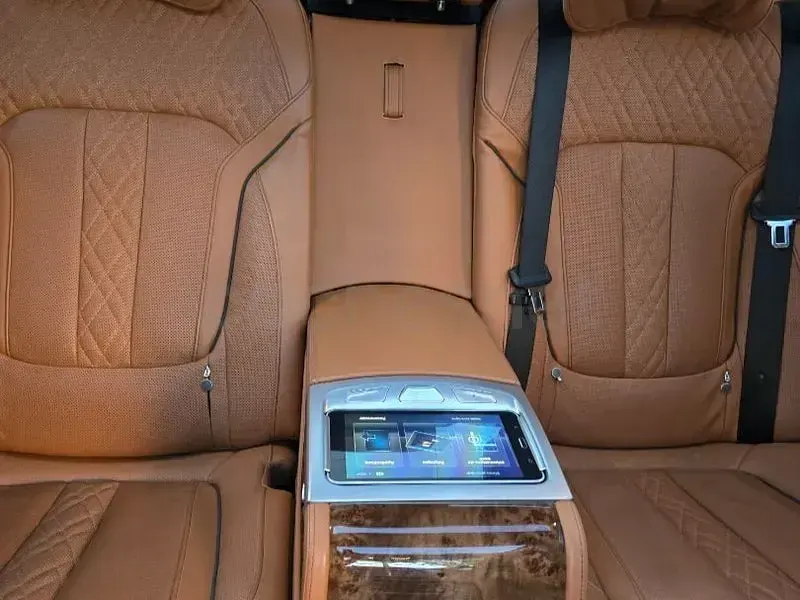 Usado BMW 750L Comfort Edition 450 CV (330 kW) 2017 Gris / plata Berlina