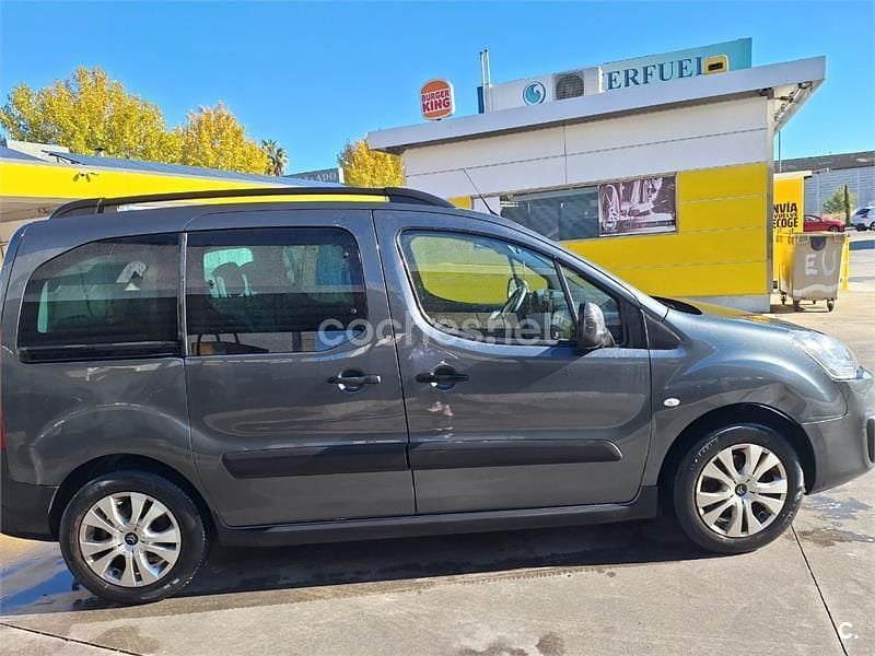 Usado Citroën Berlingo Shine 100 CV (73 kW) 2018 Gris / plata Monovolumen
