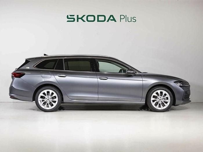 Usado Skoda Superb Selection 150 CV (110 kW) 2024 Gris Familiar