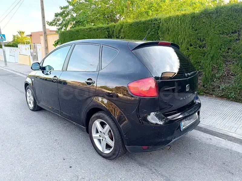 Usado Seat Altea Reference 105 CV (77 kW) 2013 Negro Monovolumen