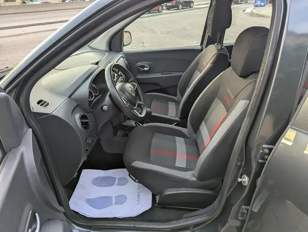 Usado Dacia Lodgy 102 CV (75 kW) 2019 Gris / plata Monovolumen