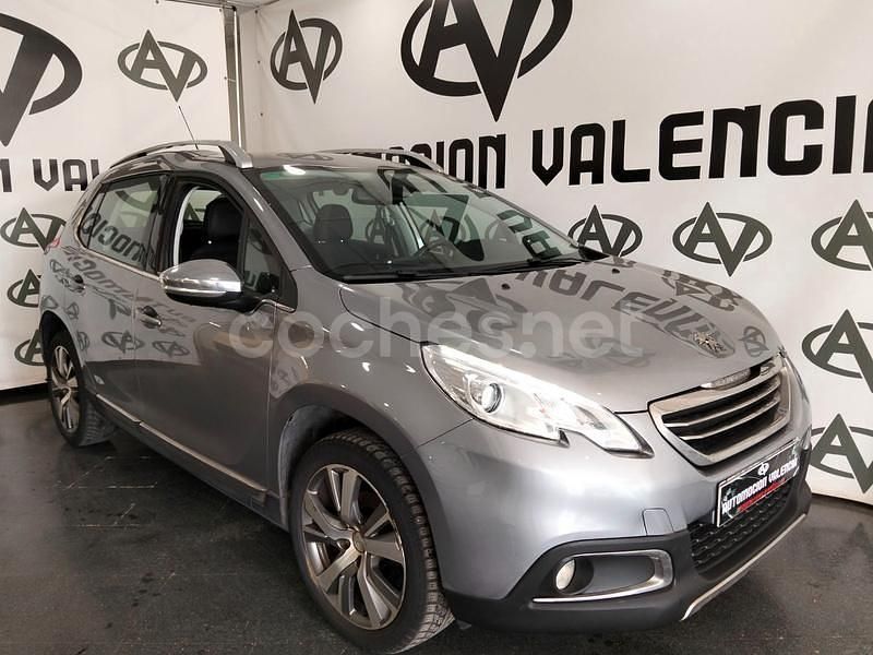 Usado Peugeot 2008 Active 92 CV (67 kW) 2015 Gris / plata SUV