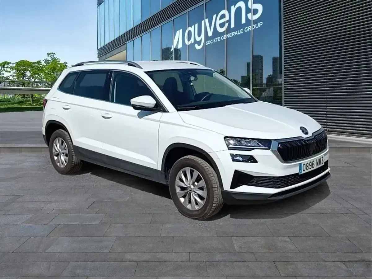 Usado Skoda Karoq Ambition 116 CV (85 kW) 2024 Blanco SUV