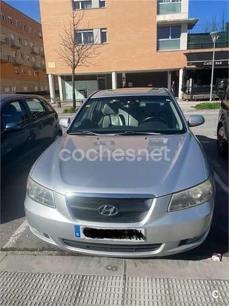 Usado Hyundai Sonata Comfort 140 CV (102 kW) 2007 Gris / plata Berlina