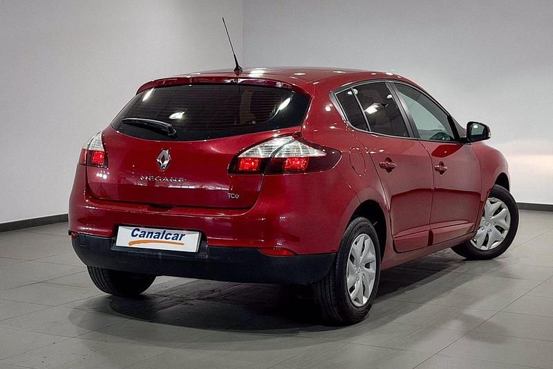 Usado Renault Mégane III Intens 115 CV (84 kW) 2015 Granate