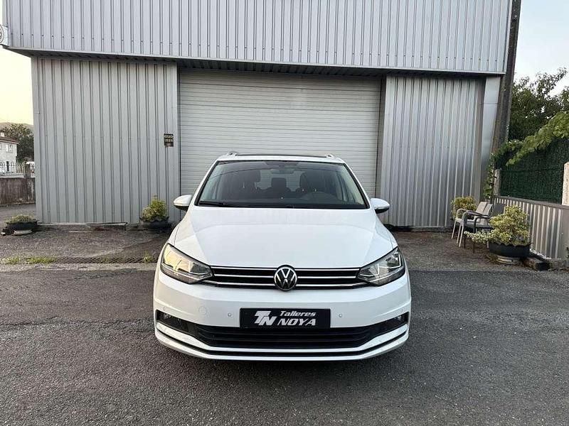 Usado VW Touran Advance 150 CV (110 kW) 2021 Blanco Monovolumen