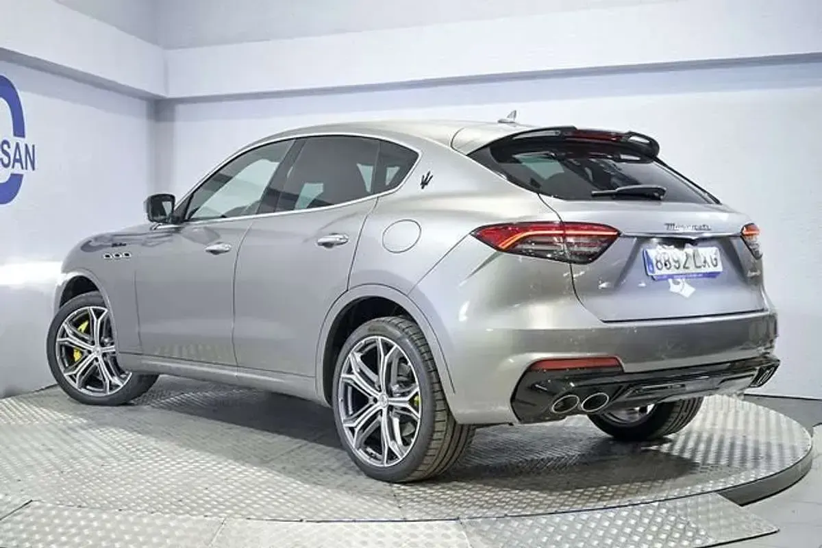 Usado Maserati Levante 430 CV (316 kW) 2022 Gris SUV