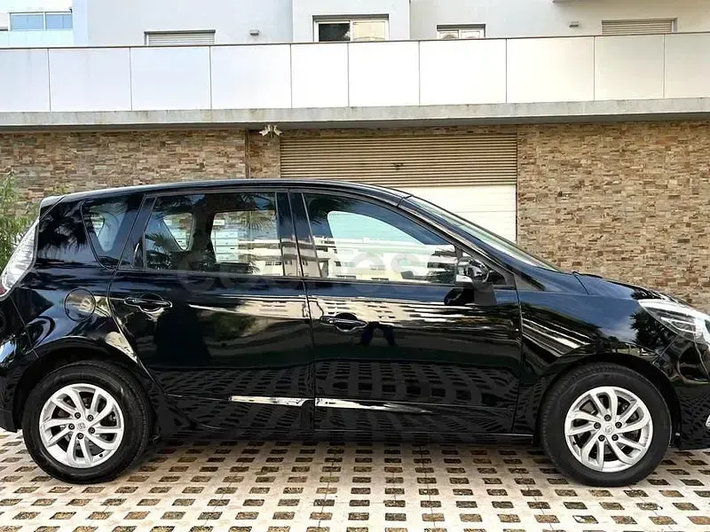 Usado Renault Scénic III Dynamique 110 CV (80 kW) 2013 Negro Monovolumen