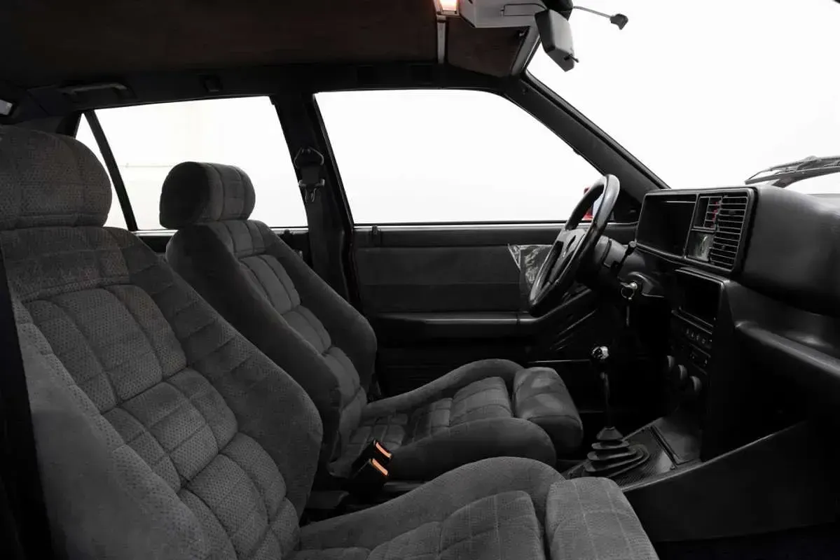 Usado Lancia Delta 200 CV (147 kW) 1992 Rojo Utilitario