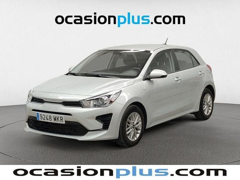 Gris plata Usado 2023 Kia Rio Utilitario | 13.864 € (Precio justo) - Imagen 1/4