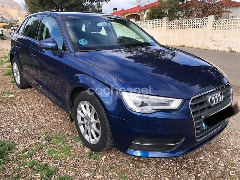 Usado Audi A3 Attraction 110 CV (80 kW) 2014 Azul Berlina