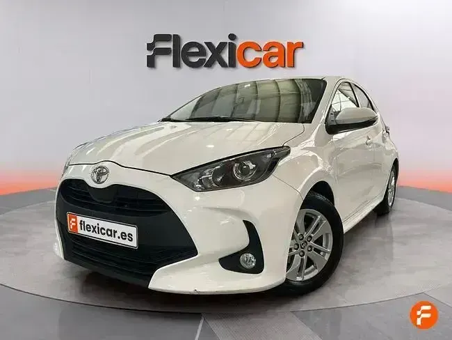 Usado Toyota Yaris Edition 125 CV (91 kW) 2021 Blanco Utilitario