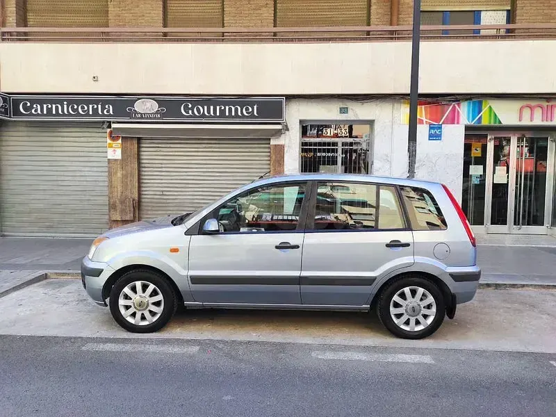 Usado Ford Fusion Trend 80 CV (58 kW) 2006 Azul Utilitario