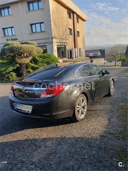 Usado Opel Insignia Sportive 160 CV (117 kW) 2013 Negro Berlina