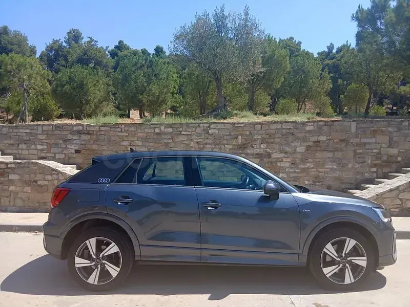 Usado Audi Q2 S-Line 150 CV (110 kW) 2022 Gris / plata SUV