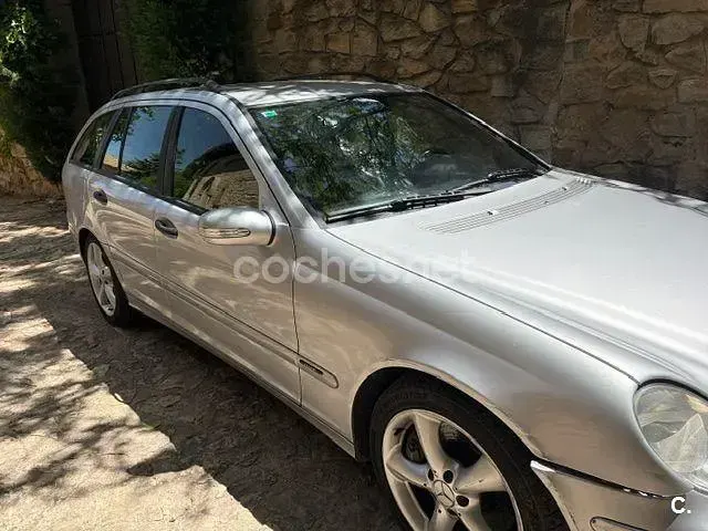 Usado Mercedes C220 Avantgarde 143 CV (105 kW) 2005 Gris / plata Familiar