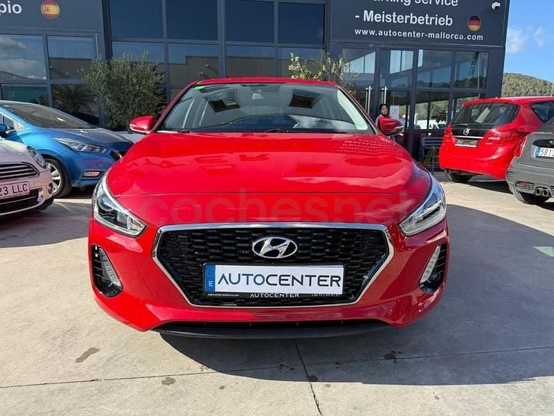 Usado Hyundai i30 140 CV (102 kW) 2017 Rojo Familiar