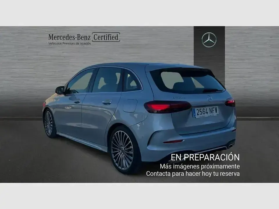 Usado Mercedes B200 150 CV (110 kW) 2025 Gris Monovolumen