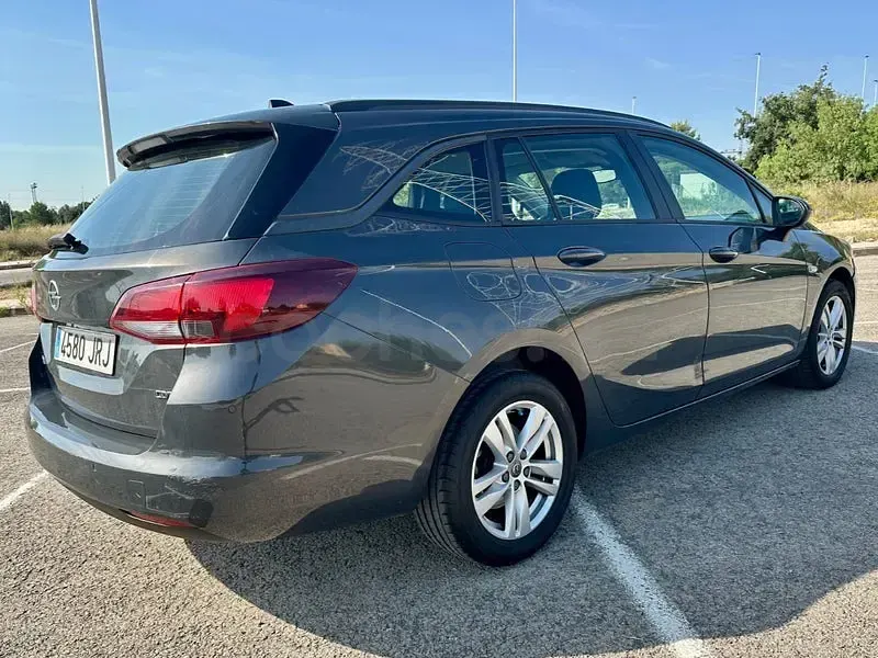 Usado Opel Astra Excellence 136 CV (100 kW) 2016 Negro Familiar