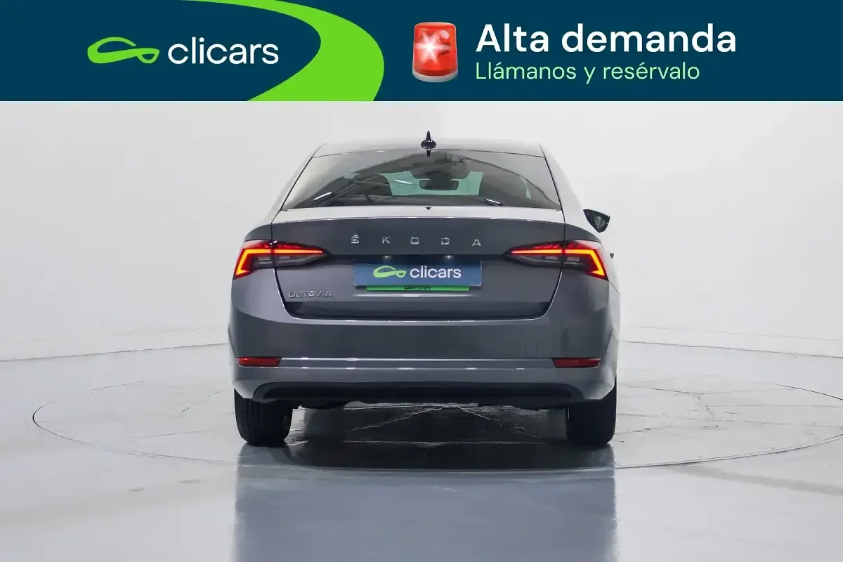 Usado Skoda Octavia Ambition 150 CV (110 kW) 2022 Gris Berlina