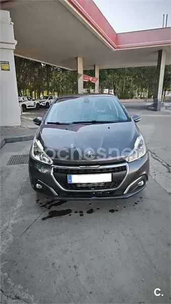 Usado Peugeot 208 Signature Sky 82 CV (60 kW) 2019 Gris / plata Utilitario