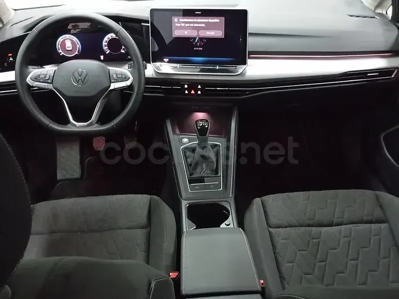 Usado VW Golf VIII 115 CV (84 kW) 2025 Gris / plata Berlina