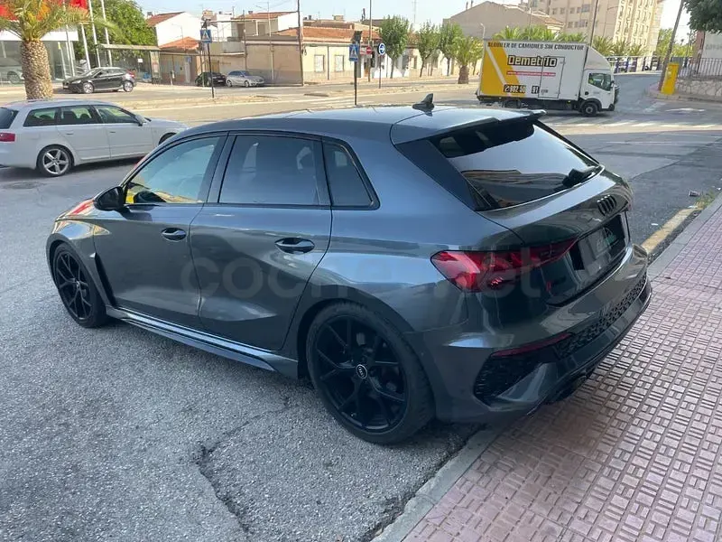 Usado Audi RS3 400 CV (294 kW) 2023 Gris / plata Berlina
