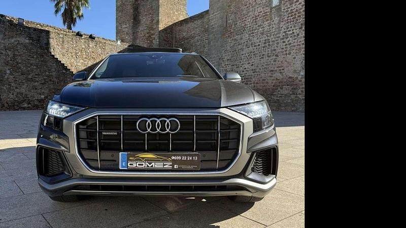 Usado Audi Q8 S-line plus 286 CV (210 kW) 2022 Gris SUV