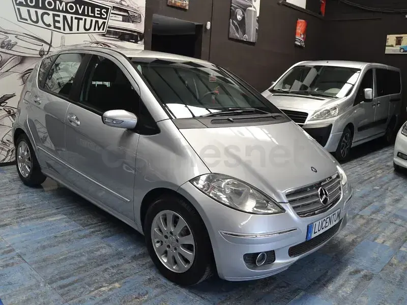 Usado Mercedes A180 Avantgarde 109 CV (80 kW) 2005 Gris / plata Monovolumen