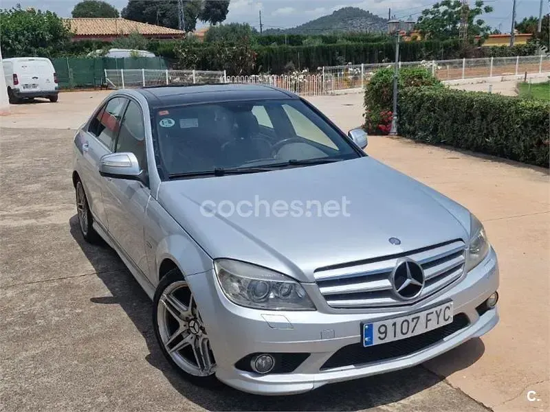 Usado Mercedes C220 Avantgarde 150 CV (110 kW) 2007 Gris / plata Berlina