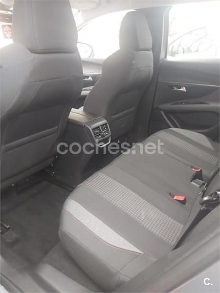 Usado Peugeot 3008 Active 130 CV (95 kW) 2022 Gris / plata SUV