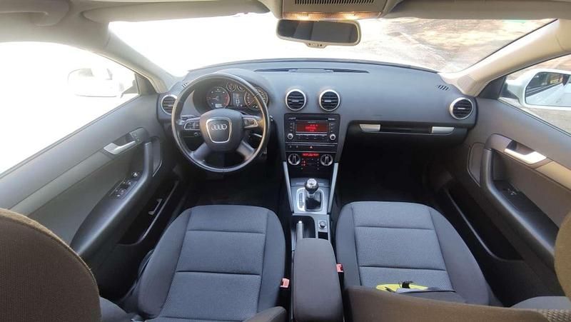 Blanco Usado 2011 Audi A3 Sportback Attraction Utilitario | 9500 € (Precio justo) - Imagen 1/4