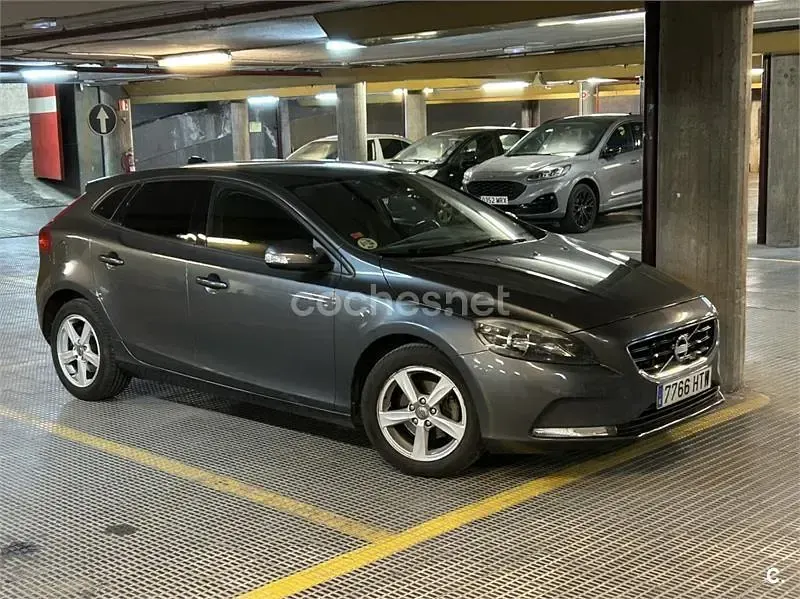 Usado Volvo V40 Kinetic 115 CV (84 kW) 2014 Marrón Berlina