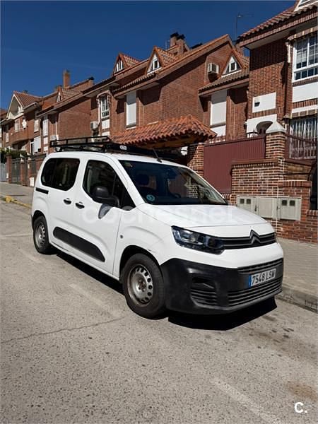 Usado Citroën Berlingo Live 102 CV (75 kW) 2021 Blanco Monovolumen
