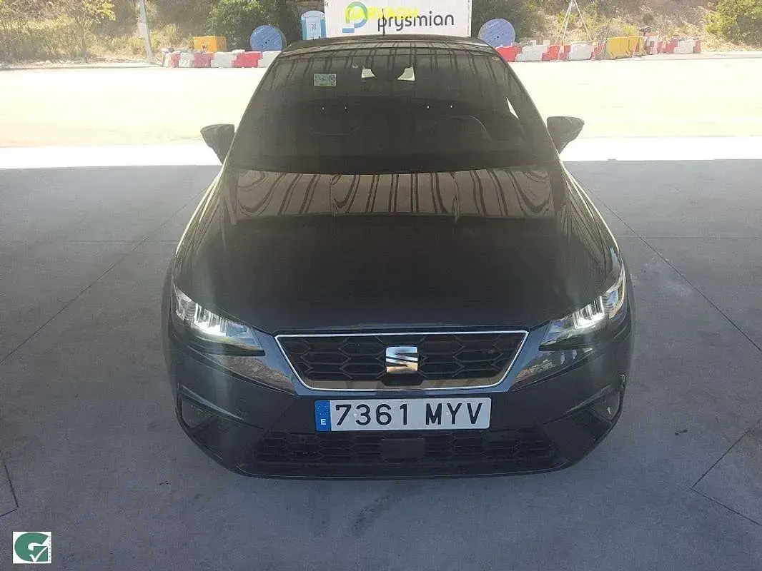 Usado Seat Ibiza FR 116 CV (85 kW) 2025 Gris Utilitario