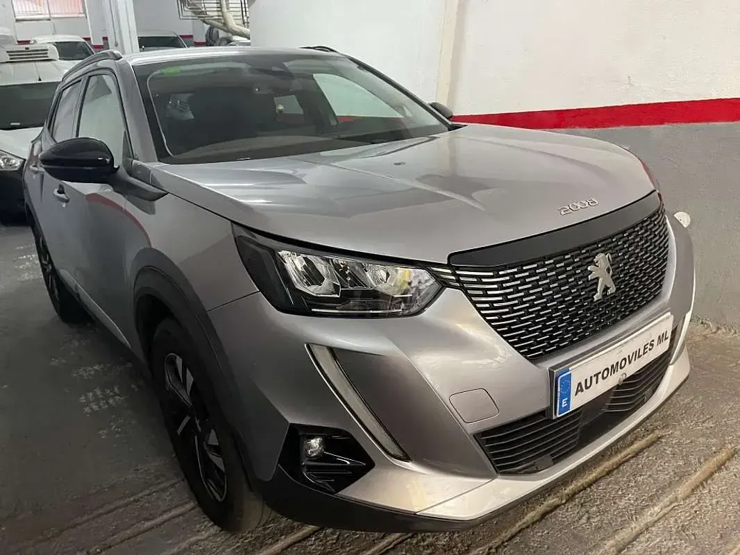Usado Peugeot 2008 S 131 CV (96 kW) 2022 Gris SUV