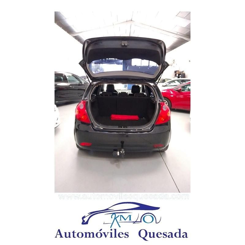 Usado Kia Ceed Active 116 CV (85 kW) 2007 Negro Utilitario