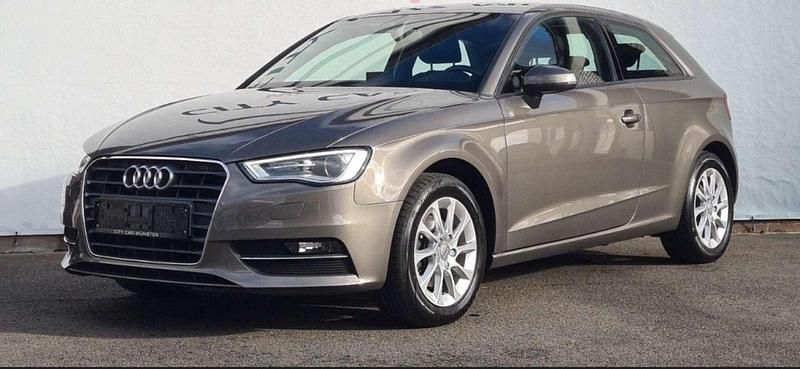 Usado Audi A3 Ambiente 122 CV (89 kW) 2013 Negro Utilitario