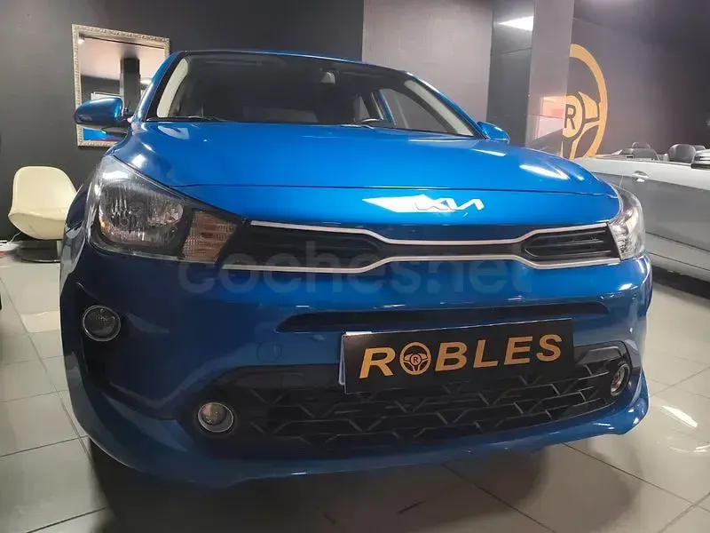 Usado Kia Rio 84 CV (61 kW) 2023 Azul Berlina
