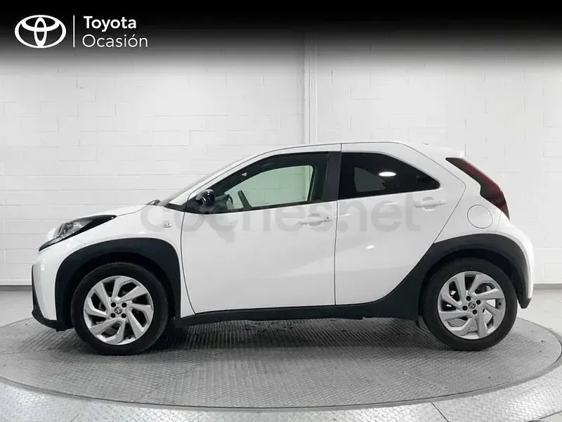 Usado Toyota Aygo X Play 72 CV (52 kW) 2024 Blanco SUV