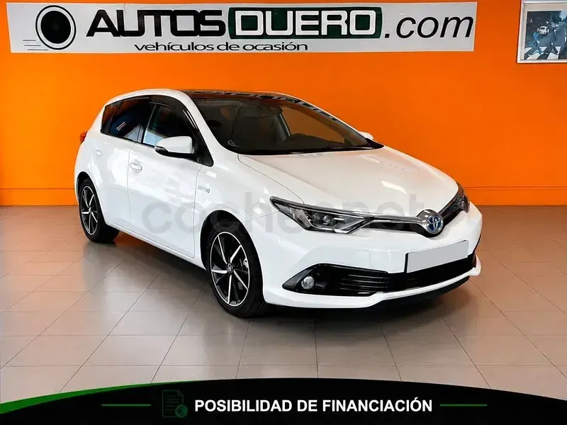 Usado Toyota Auris Hybrid Advance 136 CV (100 kW) 2017 Blanco Berlina