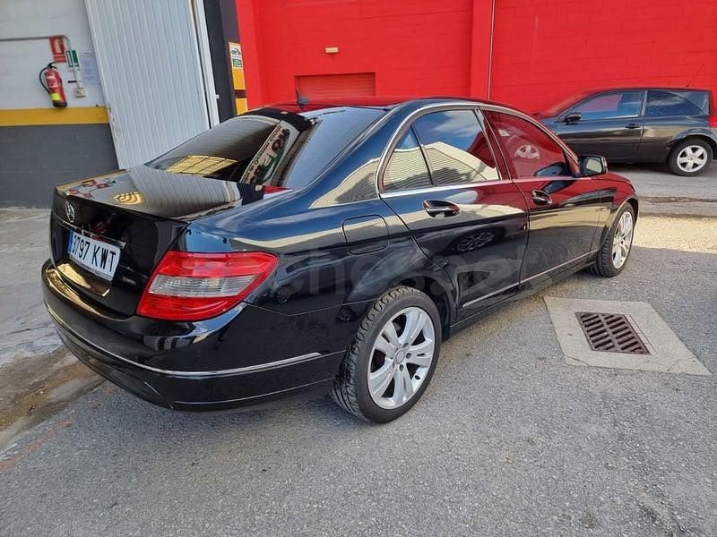 Usado Mercedes C200 136 CV (100 kW) 2010 Negro Berlina