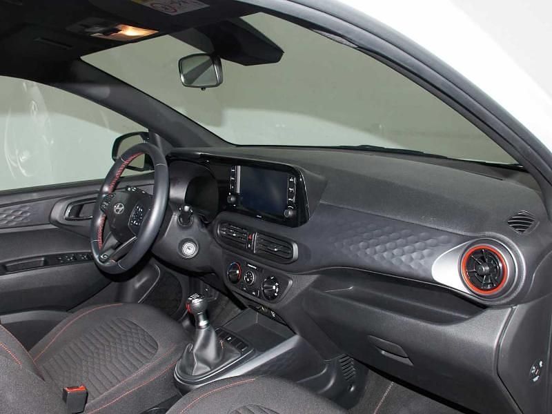 Usado Hyundai i10 N Line 83 CV (61 kW) 2025 Blanco Utilitario