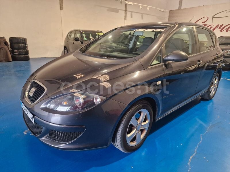 Usado Seat Altea Stylance 105 CV (77 kW) 2006 Gris / plata Monovolumen