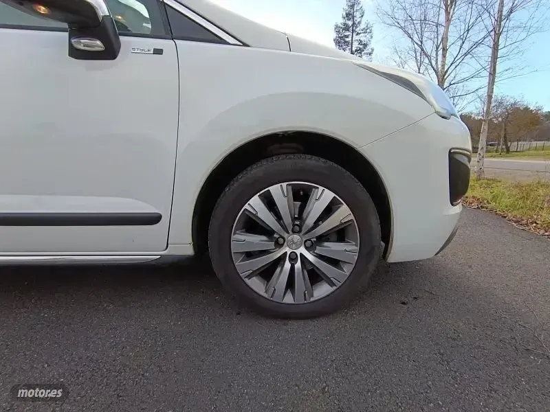 Usado Peugeot 3008 Style 150 CV (110 kW) 2014 Blanco Familiar