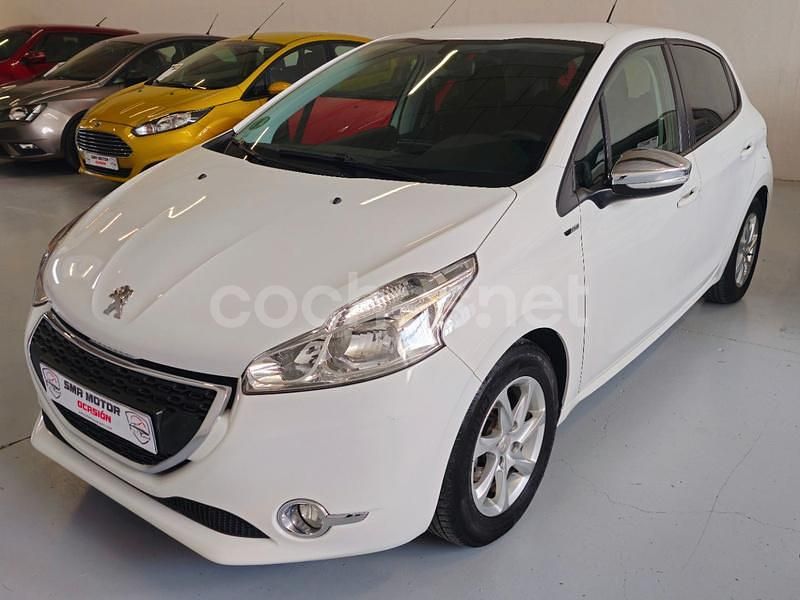 Usado Peugeot 208 Style 82 CV (60 kW) 2014 Blanco Utilitario